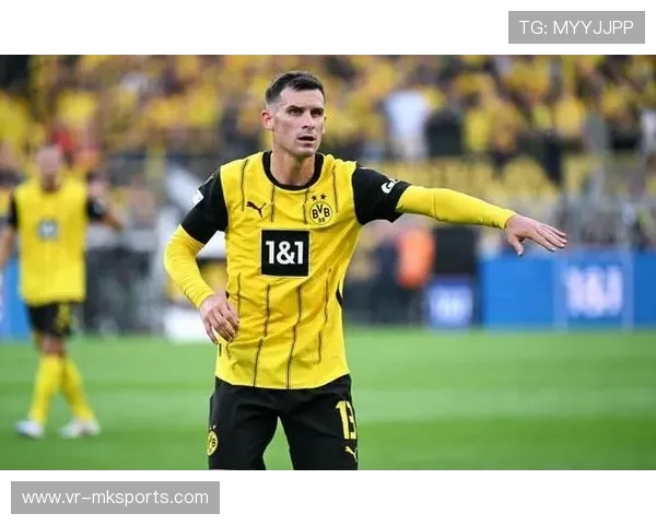 多特围绕中场展开推进,萨比策分球稳定